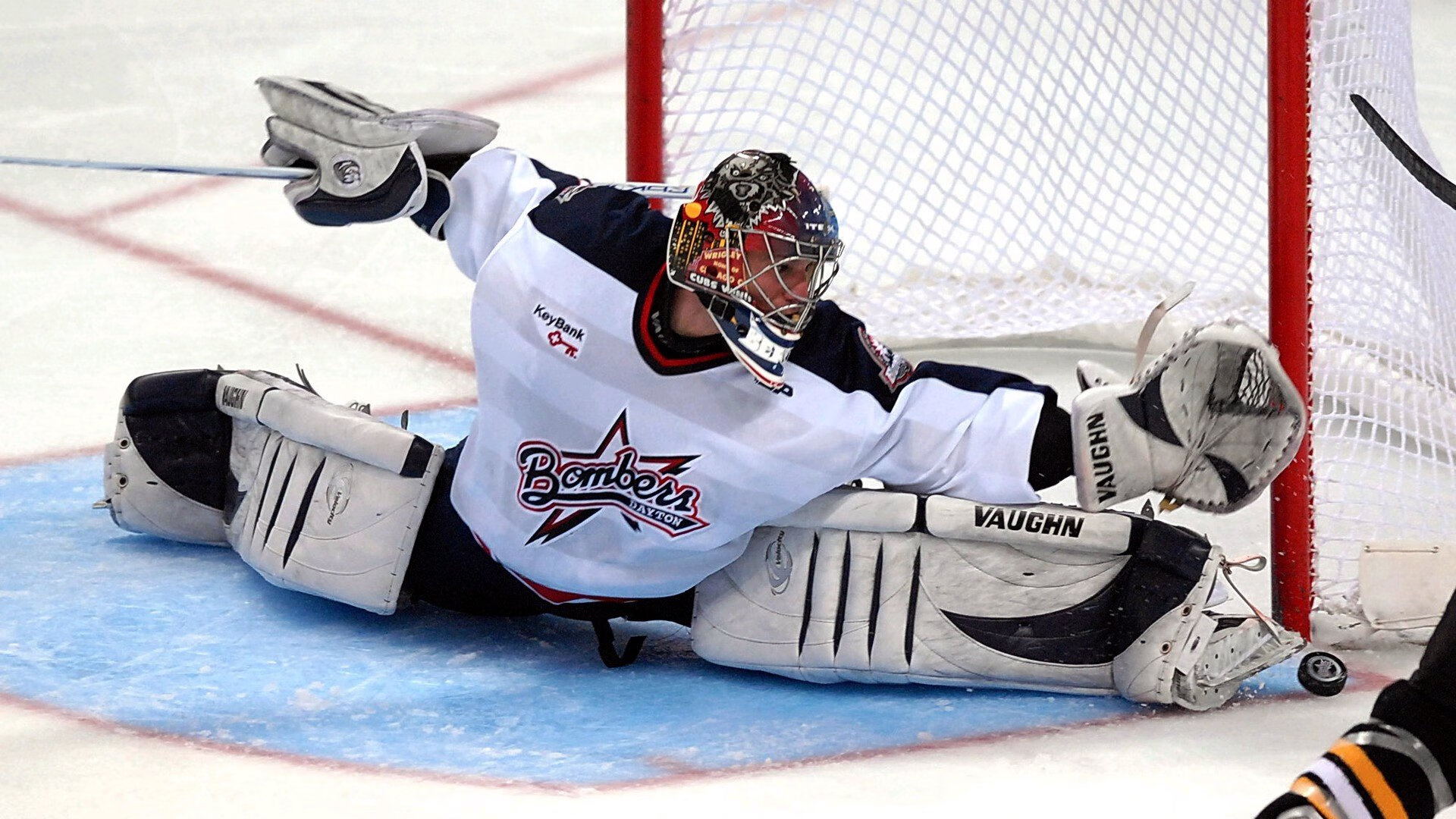 开云平台-迈凯伦轻取威廉姆斯，阿隆索点燃赛场